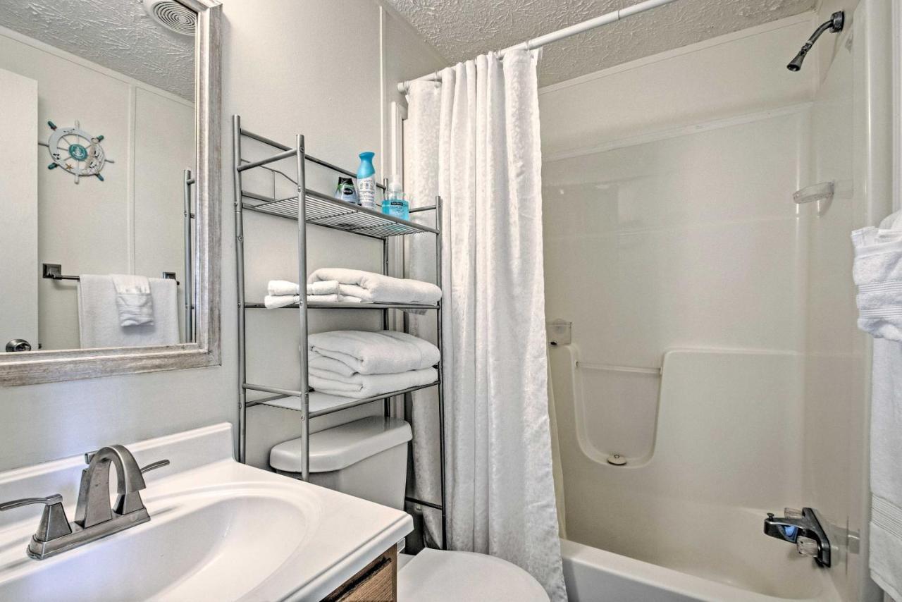 Bright Pensacola Home With Backyard - Pets Welcome! 외부 사진